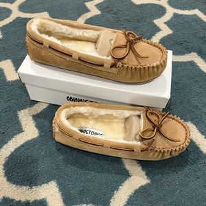 Minnetonka Cally Leather slipper moccasin size 8